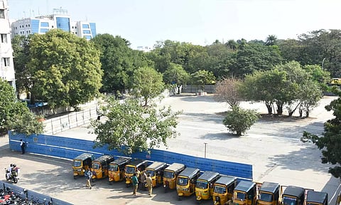 எழும்பூரில் மெட்ரோ ரெயில் நிலைய வாகன நிறுத்தம்: நாளைமுதல் இடமாற்றம்