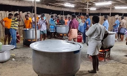 கள்ளவழி கருப்பனார் கோவில் விழாவில் 5 ஆயிரம் பேருக்கு கிடா விருந்து