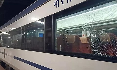 வந்தே பாரத் ரெயில் மீது கல்வீச்சு