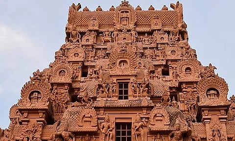 உலக கட்டிடக்கலை அறிஞர்கள் வியக்கும் சிகரம்