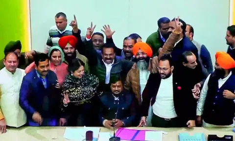 "ஜனநாயக படுகொலையை அனுமதிக்க மாட்டோம்" - உச்ச நீதிமன்றம்