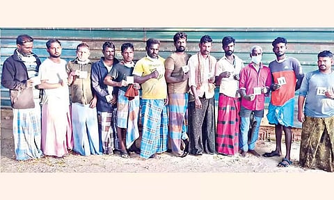 ராமேசுவரம் மீனவர்கள் 19 பேர் 2 விசைப்படகுடன் சிறைபிடிப்பு