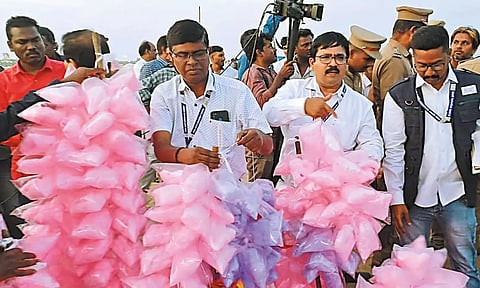 மெரினாவில் கைப்பற்றப்பட்ட பஞ்சு மிட்டாய் பாக்கெட்டுகள் பரிசோதனைக்கு அனுப்பப்பட்டன