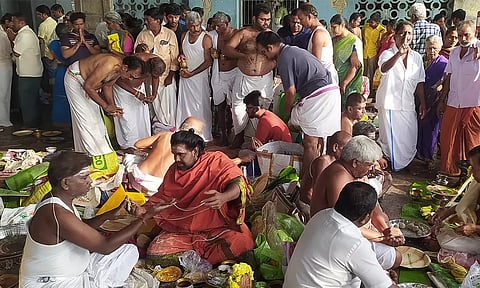 தை அமாவாசை: பவானி கூடுதுறையில் புனித நீராட குவிந்த பக்தர்கள்