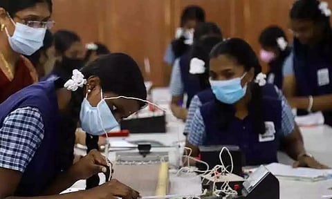 பிளஸ்-2 செய்முறை தேர்வு இன்று தொடங்கியது