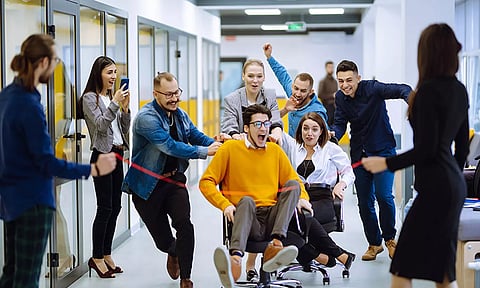 அலுவலகத்தில்...உற்சாகமாக இயங்க வைக்கும் நட்பு