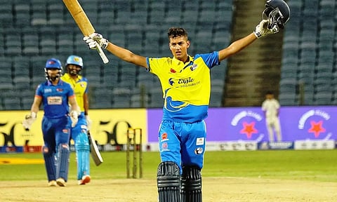 தோனியிடம் கற்றுக்கொள்வதற்கு நிறைய அம்சங்கள் இருக்கின்றன - அவனிஷ் ராவ்