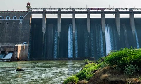 மழைப்பொழிவு இல்லாததால் பவானிசாகர் அணையின் நீர்மட்டம் 74 அடியாக சரிந்தது