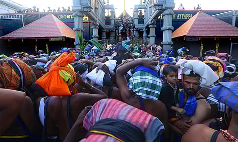 சபரிமலையில் திரண்ட ஐயப்ப பக்தர்கள்