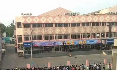 சென்னை மக்களை பிரியும் "உதயம்": கனத்த இதயத்தில் திரைப்பட ரசிகர்கள்