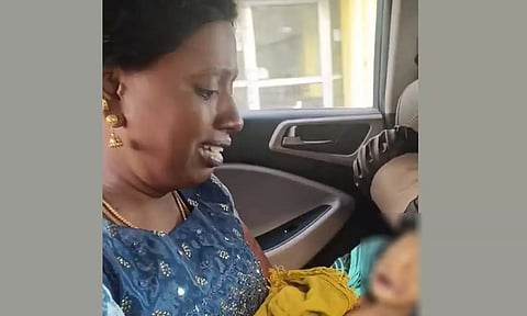 குப்பை தொட்டியில் வீசப்பட்ட பெண் குழந்தை மீட்பு