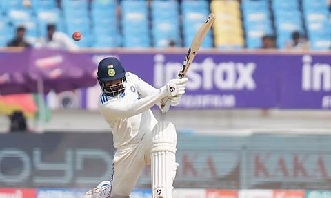 ராஜ்கோட் டெஸ்ட்: முதல் இன்னிங்சில் இந்தியா 445 ரன்கள் குவித்து ஆல்அவுட்