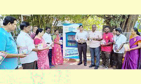 வாசிப்பு பழக்கத்தை ஊக்குவிக்க பூங்காக்களில் சிறிய நூலகம்... பொதுமக்கள் வரவேற்பு