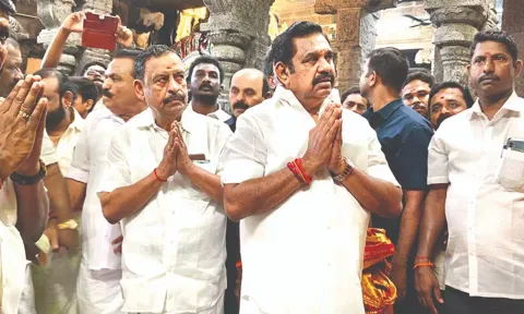 சீர்காழி வைத்தியநாதசாமி கோவிலில் அ.தி.மு.க. பொதுசெயலாளர் எடப்பாடி பழனிசாமி சாமி தரிசனம்