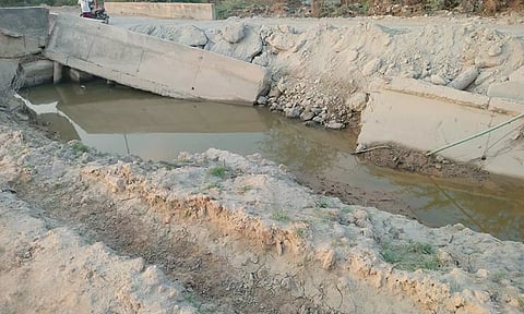 மணலி புதுநகரில் 2 கி.மீ. தூரத்துக்கு கொசஸ்தலை ஆற்றின் கரைகள் உடைந்து சேதம்