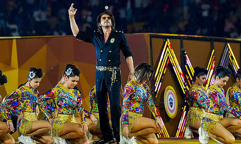 நடன அசைவுகளால் மிரள வைத்த ஷாருக் கான் - கோலாகலமாக துவங்கிய மகளிர் பிரீமியர் லீக் 2024