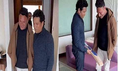 2 கைகளை இழந்த காஷ்மீர் கிரிக்கெட் வீரரை சந்தித்த சச்சின், பேட் ஒன்றை பரிசளித்தார்