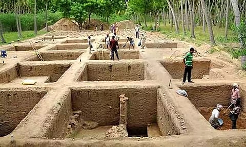 கீழடி அகழாய்வு அறிக்கையை மத்திய அரசு வெளியிட வேண்டும்: உயர் நீதிமன்ற மதுரைக்கிளை உத்தரவு