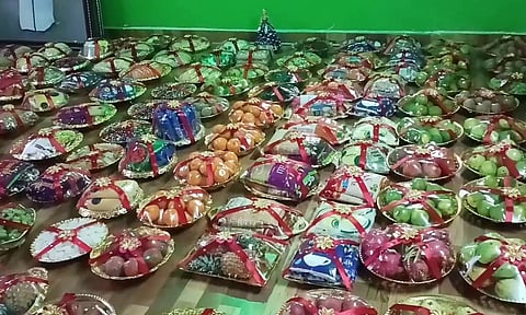 பூப்புனித விழா: சகோதரி மகளுக்கு 300 வகை சீர்வரிசைகளை வழங்கி அசத்திய தாய்மாமன்கள்