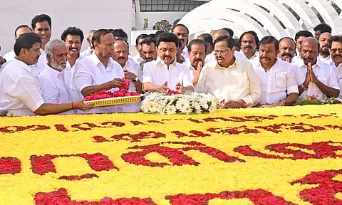 அண்ணா, கருணாநிதி நினைவிடங்களில் முதலமைச்சர் மு.க.ஸ்டாலின் மரியாதை