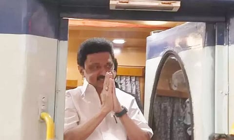 அரசு விழாவில் பங்கேற்பதற்காக விரைவு ரெயிலில் மயிலாடுதுறை புறப்பட்டார் மு.க.ஸ்டாலின்