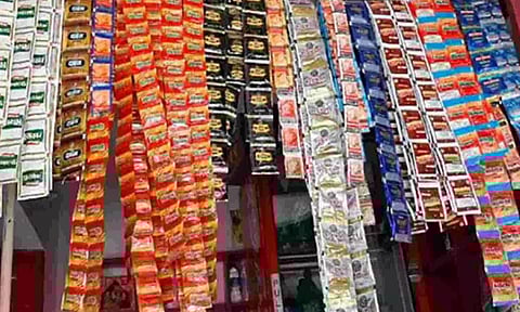 குட்கா ஊழல் வழக்கு: சி.பி.ஐ. விசாரணை அதிகாரி நேரில் ஆஜராக சிறப்பு கோர்ட் உத்தரவு