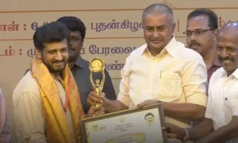 தனி ஒருவனுக்கு சிறந்த கதையாசியருக்கான விருது