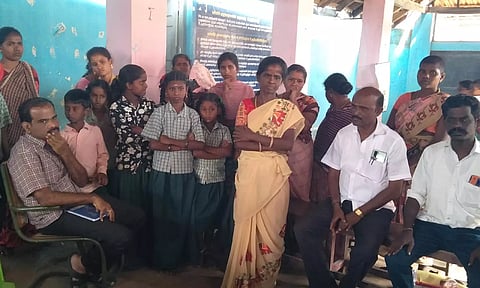 காலை உணவு திட்டத்திற்கு தாமதமாக வரும் குழந்தைகளுக்கு உணவு தர மறுத்த ஊழியர்- அதிகாரிகள் விசாரணை