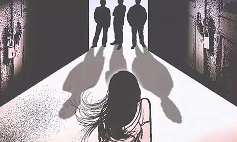 உ.பியில் கூட்டு பாலியல் வன்கொடுமைக்கு ஆளான 2 சிறுமிகள்: உயிரிழந்த சிறுமியின் தந்தை தற்கொலை