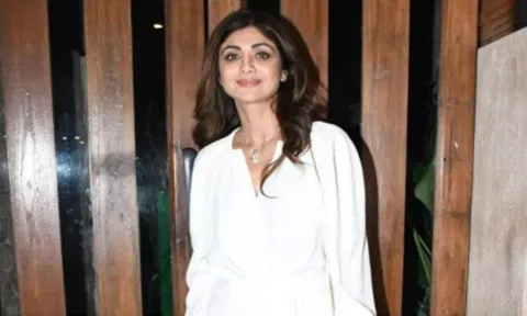 நடிகை 'ஷில்பா ஷெட்டி'யின் உணவகத்தில் குவியும்  வாடிக்கையாளர்கள்