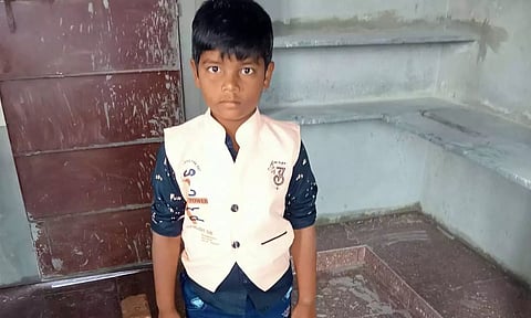 சிறுவன் பொன்னரசு.