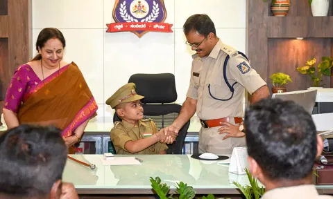 10 வயதில் போலீஸ் அதிகாரியான சிறுவன் - கனவு நிறைவேறியதாக நெகிழ்ச்சி