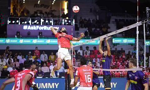 கைப்பந்து லீக் போட்டி: கோழிக்கோடு அணிக்கு 2-வது வெற்றி- பெங்களூருவை போராடி வீழ்த்தியது