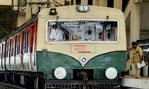 பராமரிப்பு பணி எதிரொலி: நாளை மறுதினம் 44 மின்சார ரெயில்கள் ரத்து