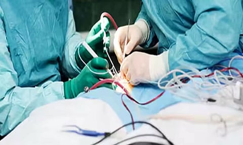 குறை பிரசவத்தில் பிறந்த குழந்தைக்கு ரத்தக்குழாய் அறுவை சிகிச்சை: அரசு ஆஸ்பத்திரி டாக்டர்கள் சாதனை