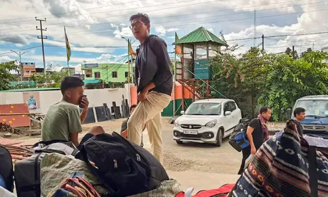 வன்முறையால் பாதிக்கப்பட்ட மணிப்பூர் மக்கள் முகாம்களில் இருந்து வாக்களிக்க அனுமதி