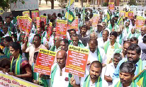 ரேசன் கடையில் தேங்காய் எண்ணெய் விற்பனை செய்யக்கோரி திருப்பூரில் விவசாயிகள் பேரணி