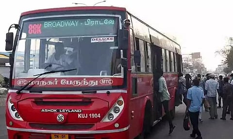 44 மின்சார ரெயில்கள் ரத்தானதால் பஸ்களில் பயணிகள் கூட்டம் அதிகரிப்பு