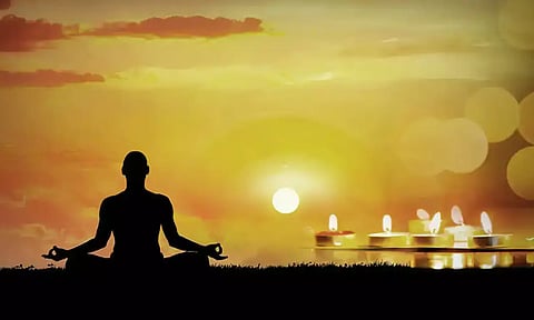 தியானம் என்றால் என்ன...? மனதை கட்டுப்படுத்தாமல் எப்படி தியானம் செய்வது...?
