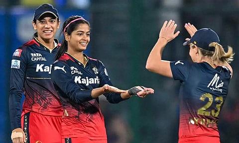 சாம்பியன் பட்டத்துடன் முக்கிய விருதுகளையும்  வாரி சுருட்டிய ஆர்சிபி