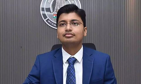 கோவையில் பிரதமர் ரோடு ஷோ:  பள்ளி மாணவர்கள் சீருடையுடன் பங்கேற்றதால் சர்ச்சை- விசாரணைக்கு கலெக்டர் உத்தரவு