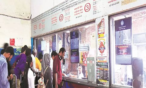 ரத்து செய்யப்பட்ட டிக்கெட்டுகள் மூலம் ₹1229.85 கோடி வருவாய் ஈட்டிய  ரெயில்வே துறை