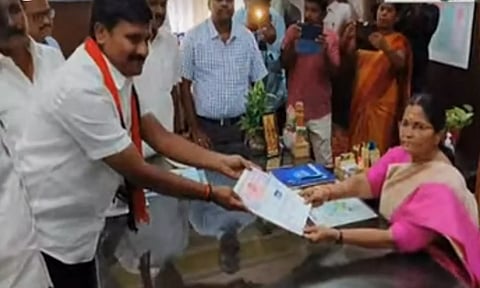 தி.மு.க.-வில் முதல் ஆளாக வேட்புமனு தாக்கல் செய்தார் அருண் நேரு