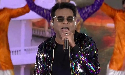 மகனுடன் இணைந்து சேப்பாக்கம் மைதானத்தை அதிர வைத்த ஏ.ஆர். ரகுமான்