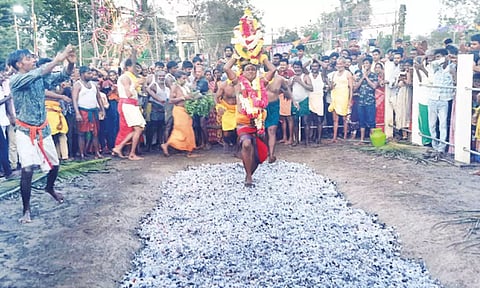 திருக்கடையூர் மகா முத்துமாரியம்மன் கோவில் தீமிதி திருவிழா