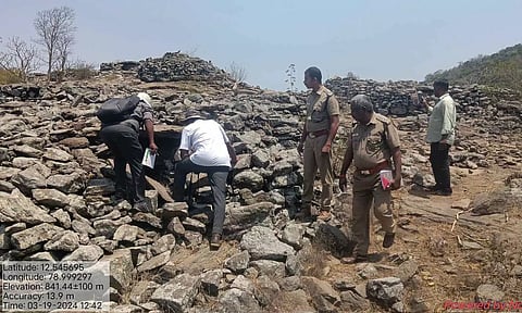 ஜவ்வாது மலையில் 100-க்கும் மேற்பட்ட பெருங்கற்கால புதைகுழிகள்- தொல்பொருள் துறையினர் ஆய்வு