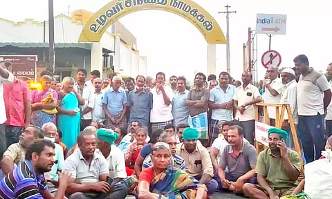 நாமக்கல்லில் இன்று உழவர் சந்தை: விவசாயிகள் திடீர் தர்ணா போராட்டம்