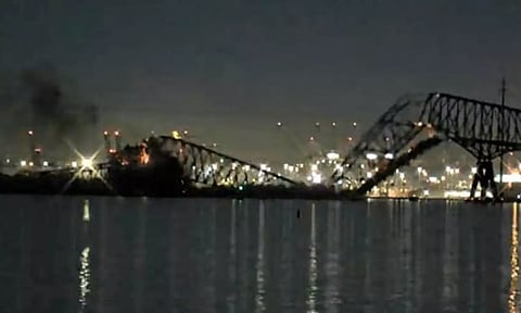 கப்பல் மோதியதால் உடைந்து விழுந்த பால்டிமோர் பாலம்