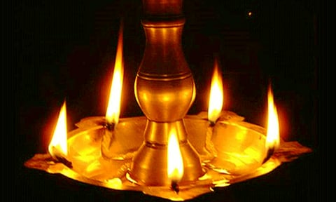 குத்து விளக்கில் பஞ்ச பூத சக்தி