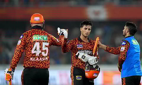 ஐபிஎல் வரலாற்றில் முதல் 10 ஓவரில் அதிக ரன்: மும்பையை பழி தீர்த்த சன்ரைசர்ஸ் ஐதராபாத்